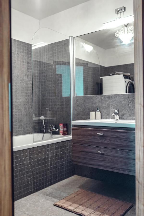 Voir Apartment Братислава Экстерьер фото